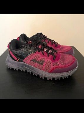 AVIa Women's Trail Running Shoes in Burgundy/Gray